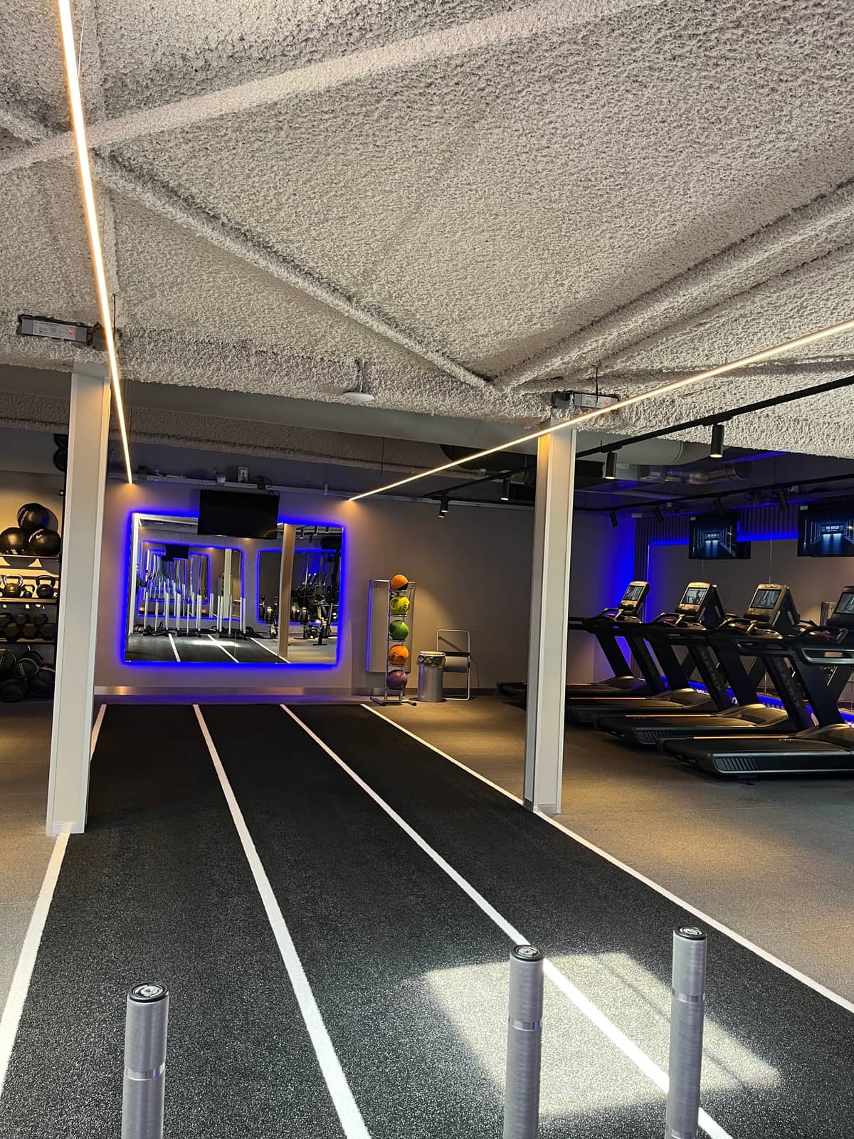 The Reflex Vinkeveen: sprintbaan met blauw verlicht kader